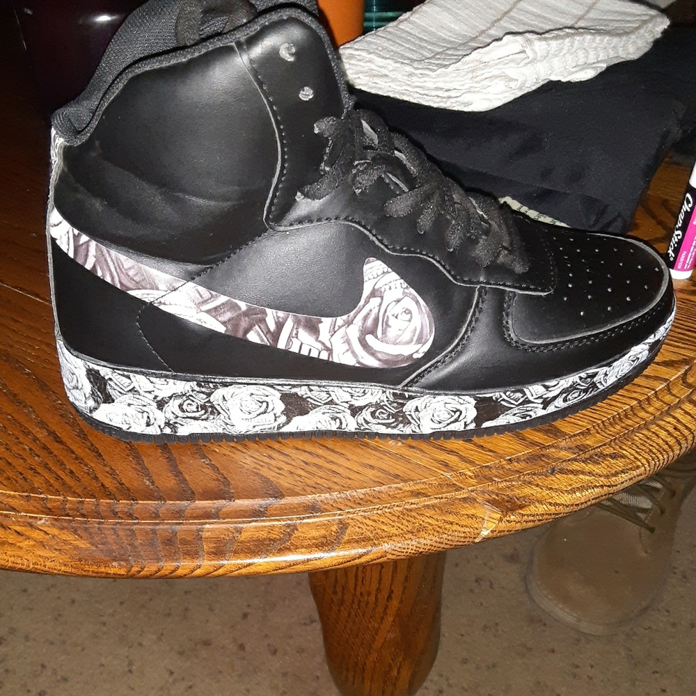 Black & White Rose Nike